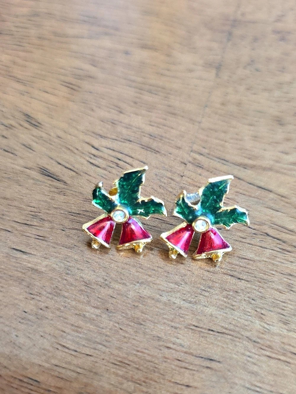 Avon Vintage Christmas Holly Bells Earrings in Green & Red